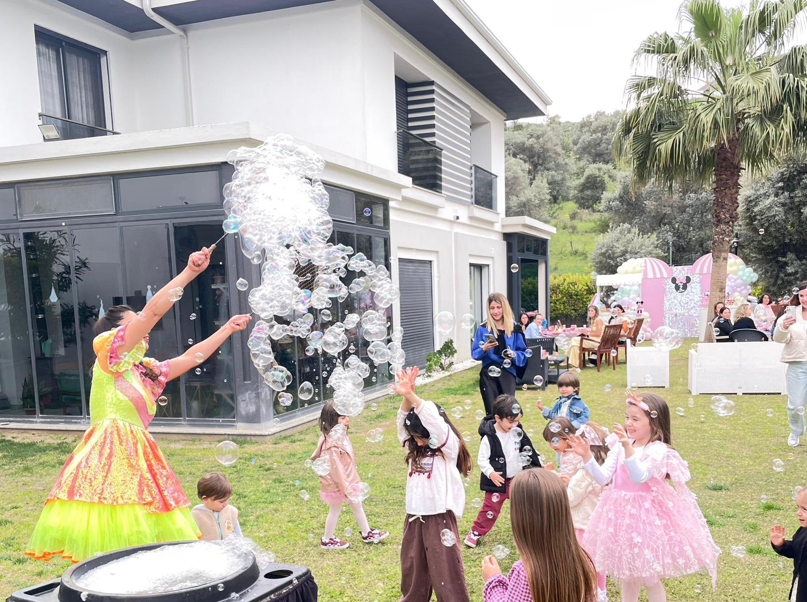 İzmir profesyonel bubble show çocuk doğum günü